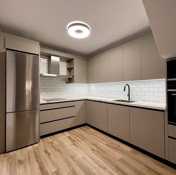Cocina moderna en forma de L Cocina moderna con distribución en forma de L